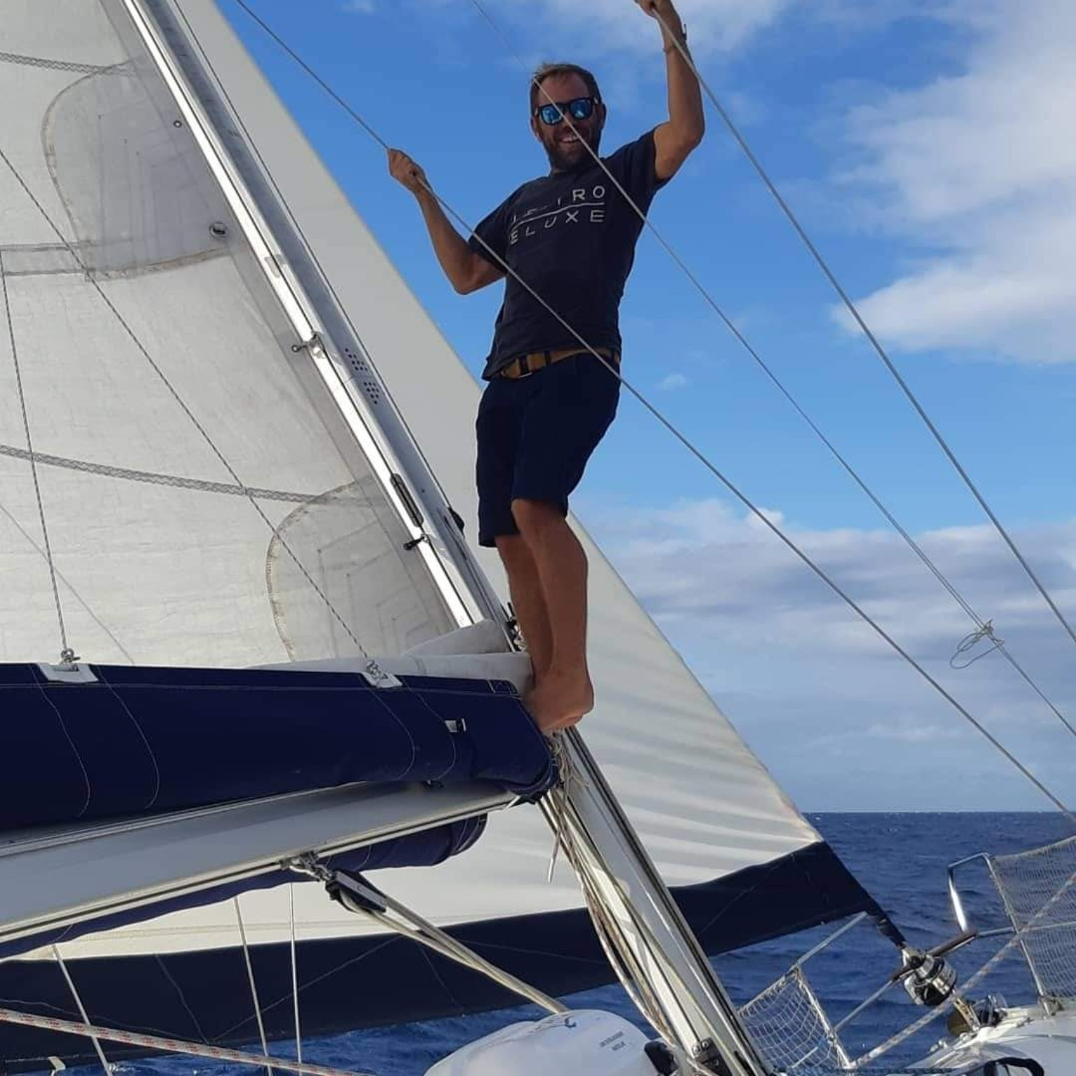 David à bord de MARVEDA sous voiles